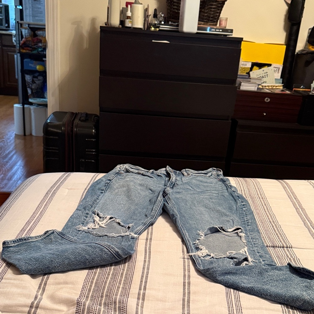 American Eagle Outfitters women’s Light Blue Ripped Jeans